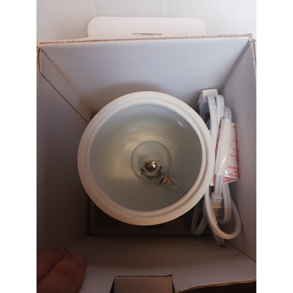 FREE TO FLY Butterfly Scentsy Wax Warmer Uses 25 Watt Bulb - Picture 5 of 9